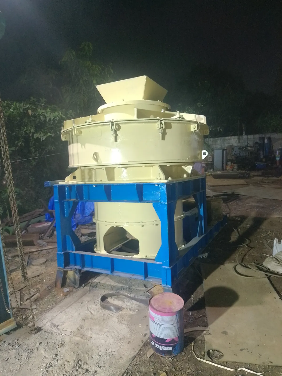 Hydraulic cone crusher on base frame - SREW Projects